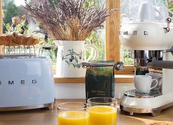 Smeg KLF03RDUK Retro Kettle Red