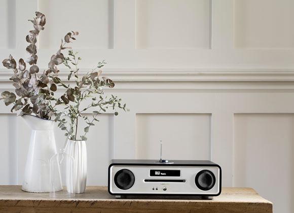 Ruark Audio R4 Mk3 Integrated Music System CD, DAB in Soft Black Lacquer
