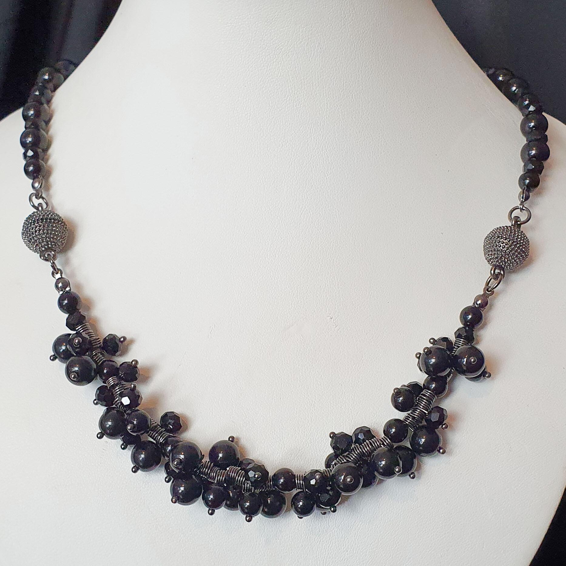 Multiwear Jewellery jet black jewelry making kit — DIY set with beads and instructions for creating handmade jewelry