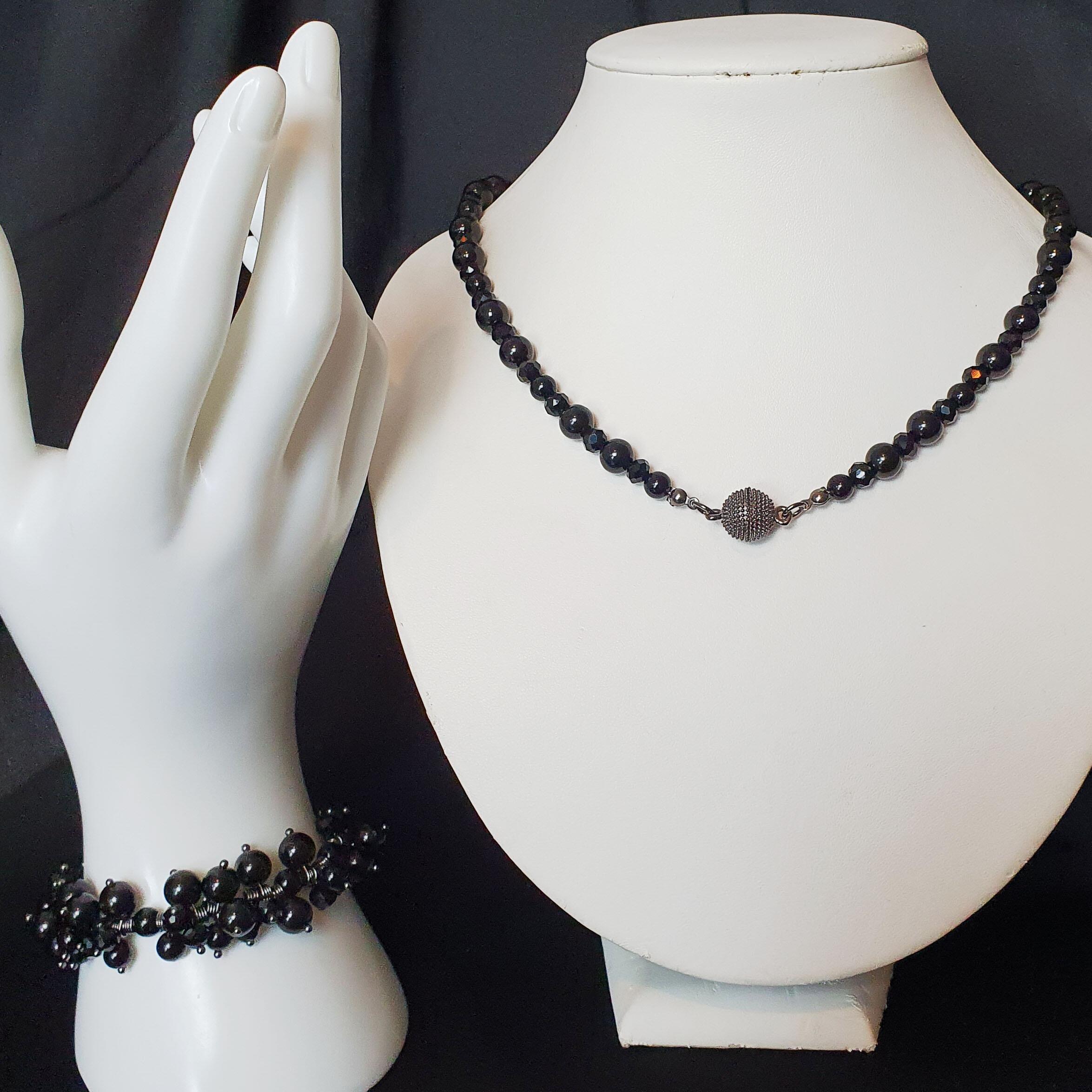 Multiwear Jewellery jet black jewelry making kit — DIY set with beads and instructions for creating handmade jewelry