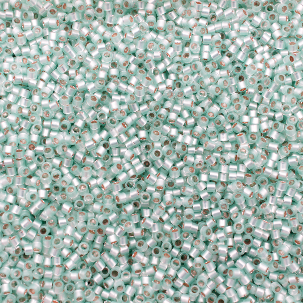 Toho Treasure Size 11 5g - Transparent Silver-Lined Avalanche