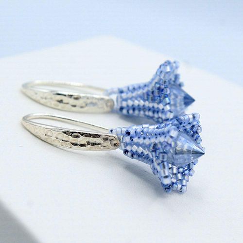 BC Week9 2022 Beaded Bell Flower Hint of Blue 19mm for jewellery making