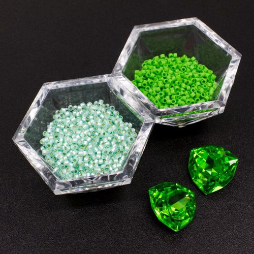 BC WK23 Peyote Triangle Pendant Emerald for jewellery making