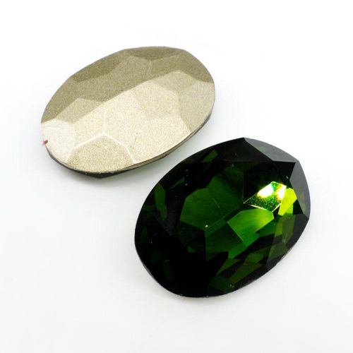 Crystal Rivoli 22mm Oval Emerald for jewellery making