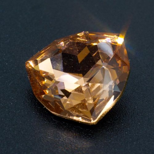 Crystal Rivoli 16mm Triangle Light Colorado for jewellery making