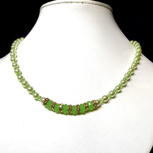 Idina Crystal Jewellery spring green jewelry making kit — DIY set with beads and instructions for creating handmade jewelry
