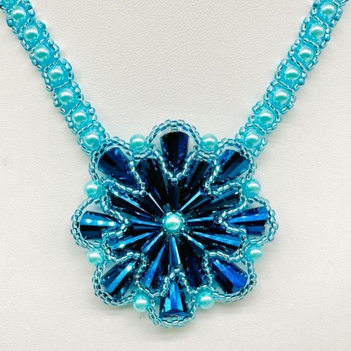BC24 WK44 Winter flower Pendant Blue Iris for jewellery making