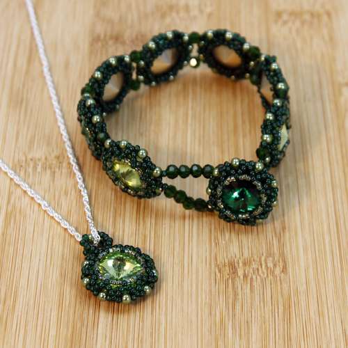 Majestic 18mm Round Rivolis Jewellery Kit festive green jewelry making kit — DIY set with beads and instructions for creating handmade je…