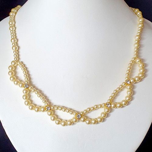Chantelle Chaton Necklace light peach necklace making kit — DIY set with beads and instructions for creating handmade jewelry