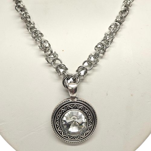 Byzaninte Beaded Necklace with Circle Pendant necklace making kit — DIY set with beads and instructions for creating handmade jewelry