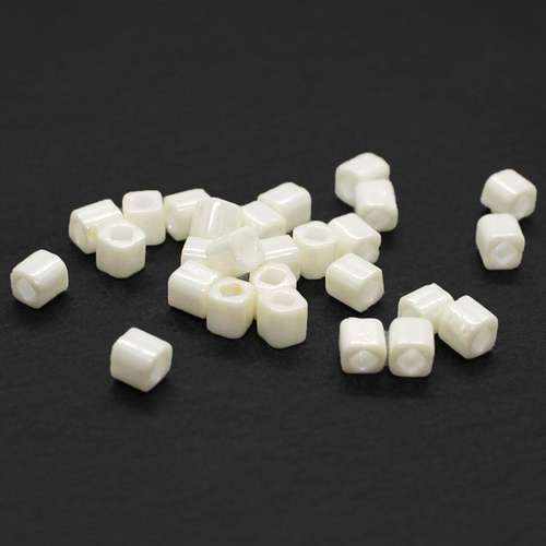 Toho Cubes 4mm 10g - Navajo White