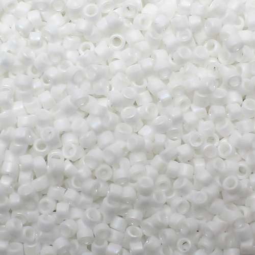 Toho Treasure Size 11 5g - Matt Opq Rainbow White