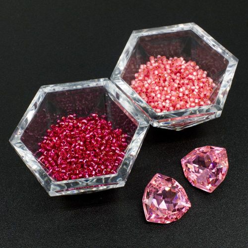 BC WK23 Peyote Triangle Pendant Pink for jewellery making