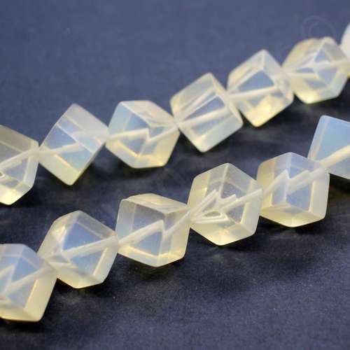 Opal Cream Cubes - 11mm