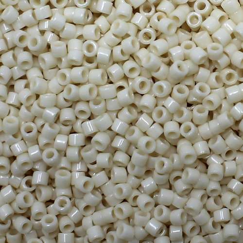 Toho Treasure Size 11 5g - Opaque Light Beige