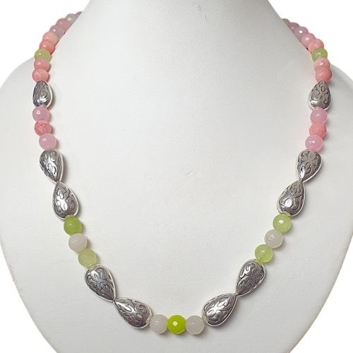 Laverna Jade Necklace rose garden necklace making kit — DIY set with beads and instructions for creating handmade jewelry