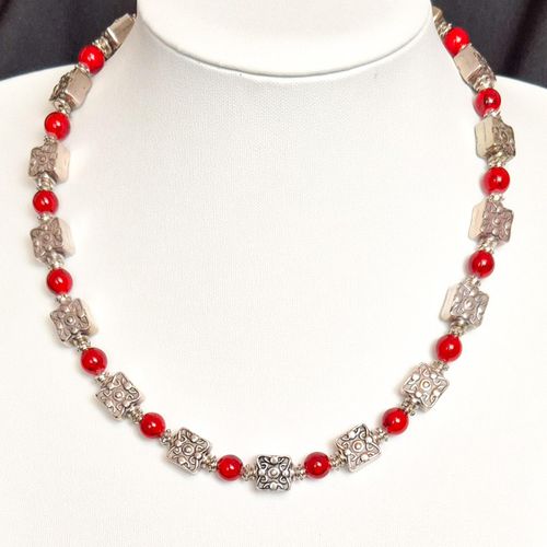 Maryam Necklace red necklace making kit — DIY set with beads and instructions for creating handmade jewelry