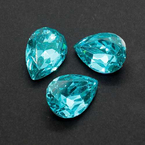18mm resin Rivoli stone peacock — faceted round crystal-style cabochon ideal for jewelry making, settings, and crafts