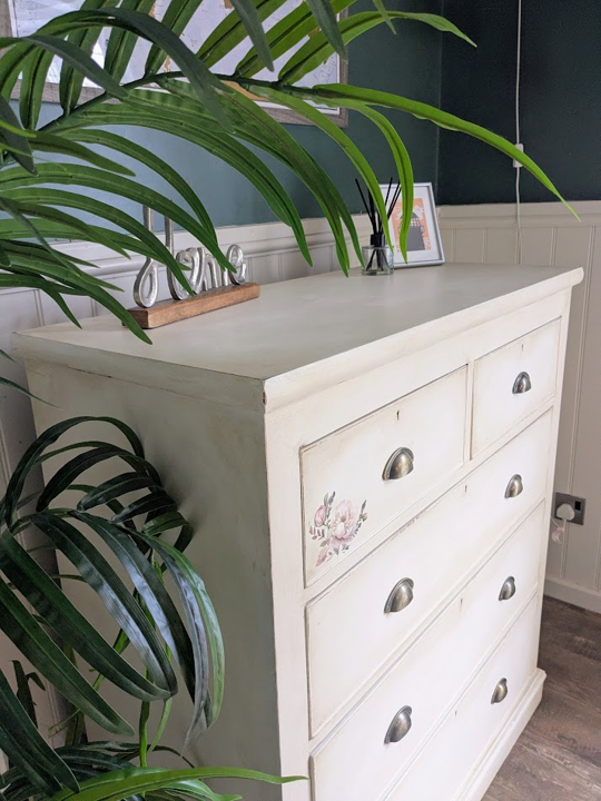chest of drawers