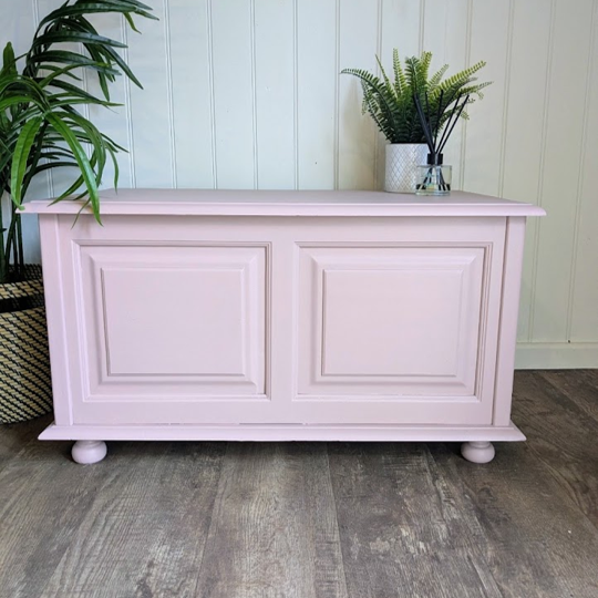 pink blanket box