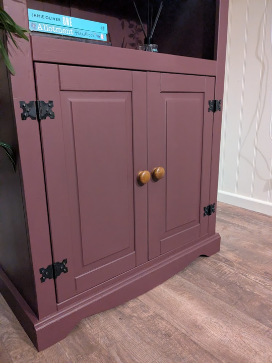 Bookcase in boho berry
