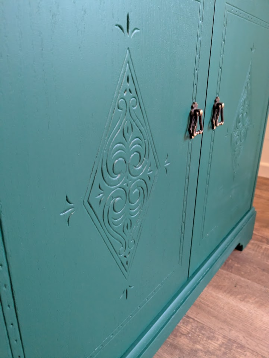 green upcycled bureau