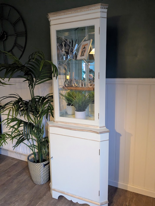 corner cabinet