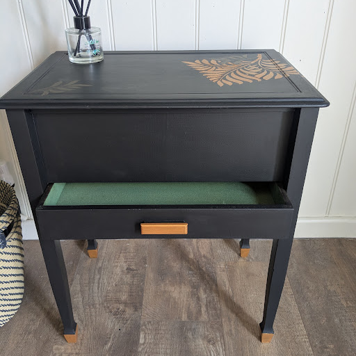 Chard sewing box table