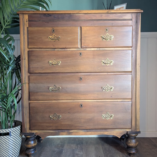 chest of drawers