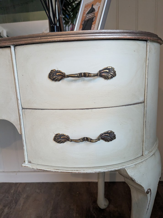 dressing table