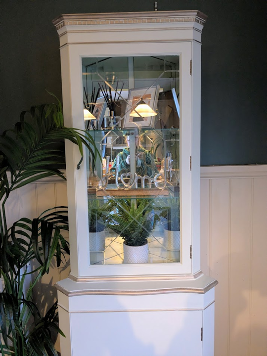 display cabinet
