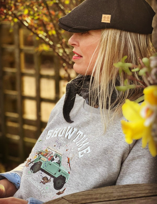 Woman wearing charcoal Zac flat cap