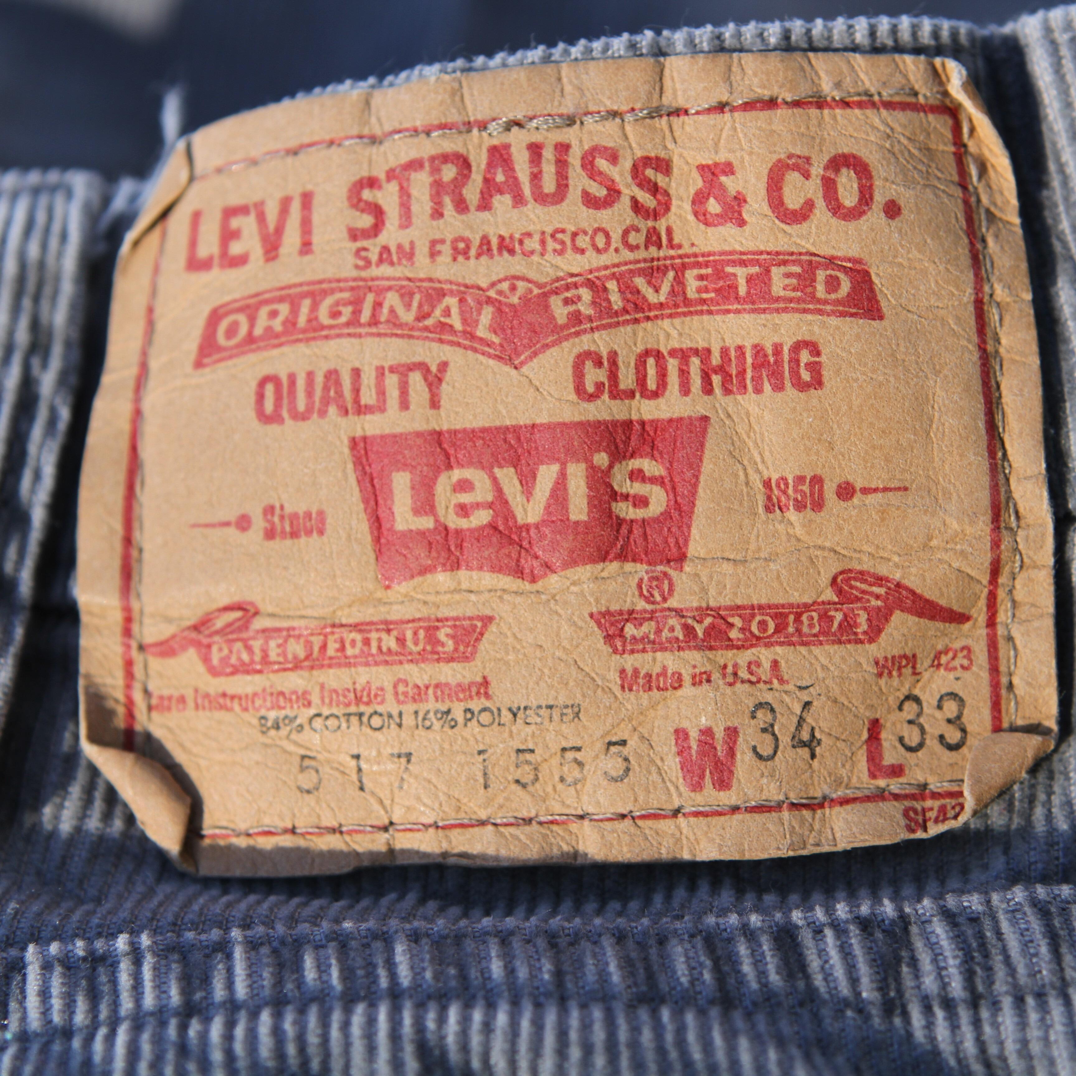 Cool pair of boot cut Levis needlepoint corduroy jeans/trousers-label detail