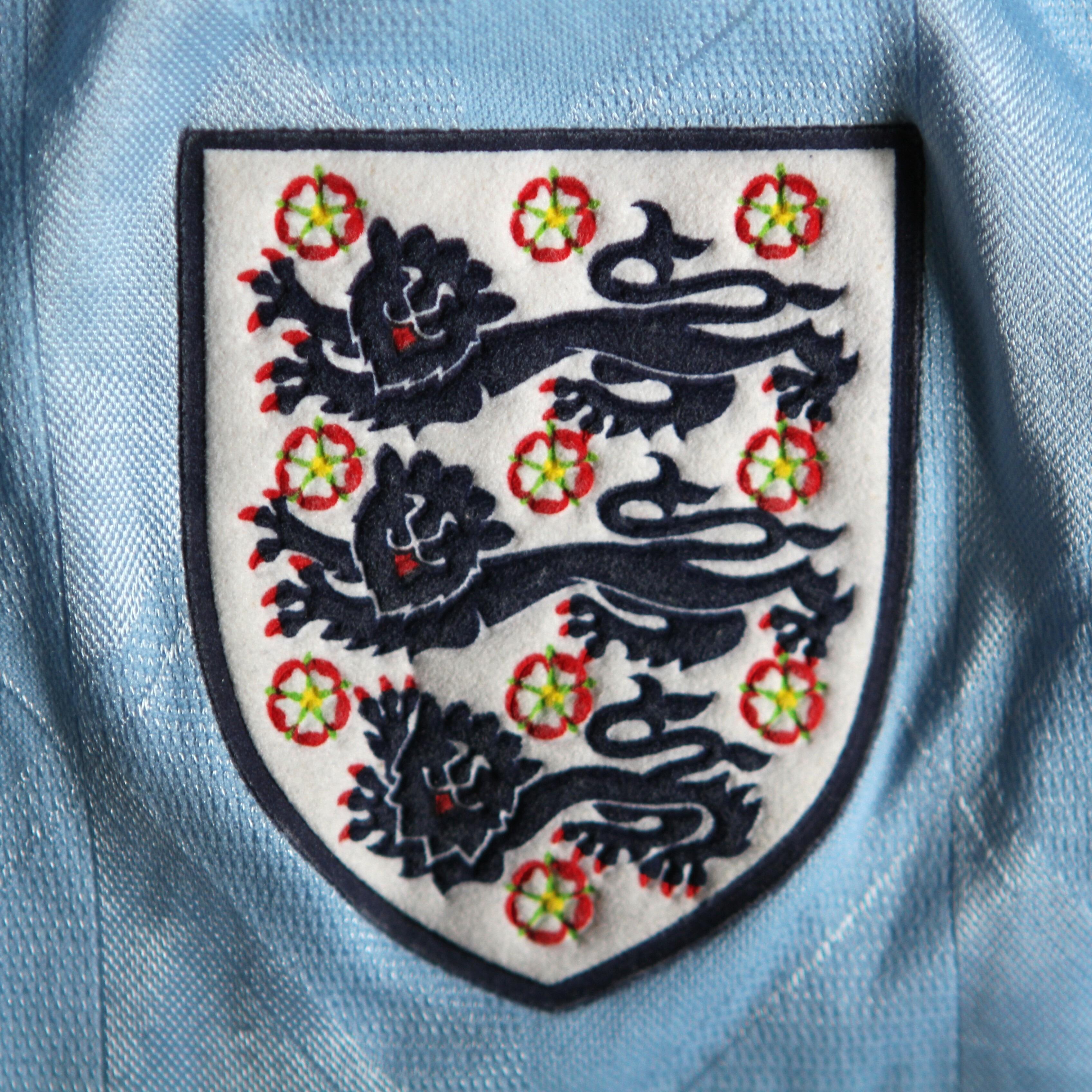 Rare 1987-1990 England third football shirt made by Umbro- badge