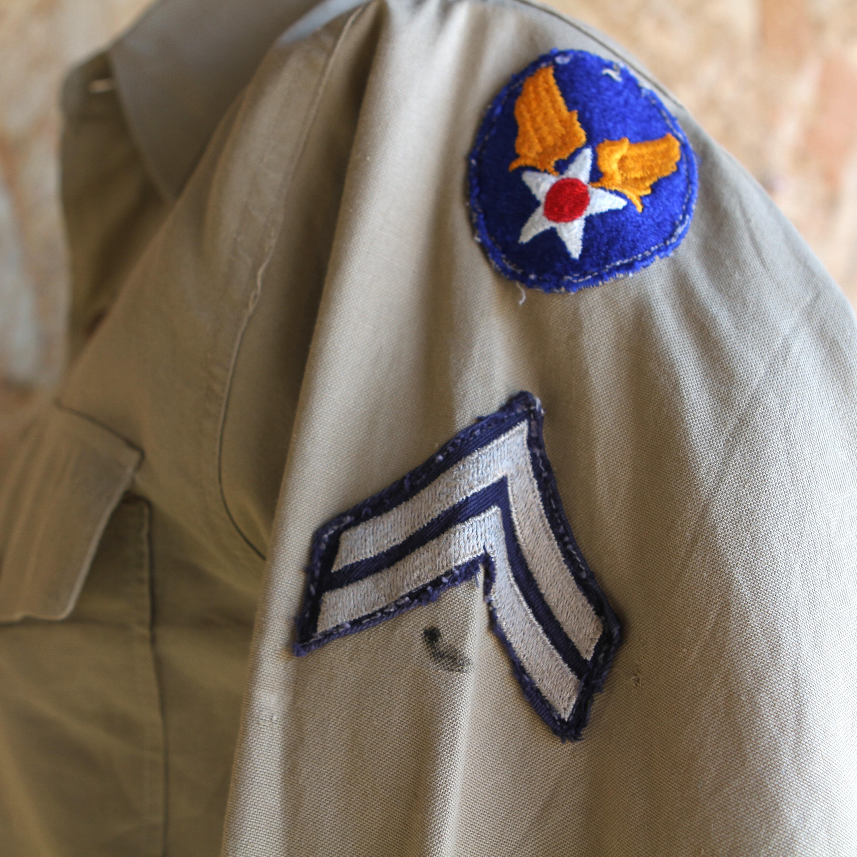 vintage US military shirt in khaki- badge detail