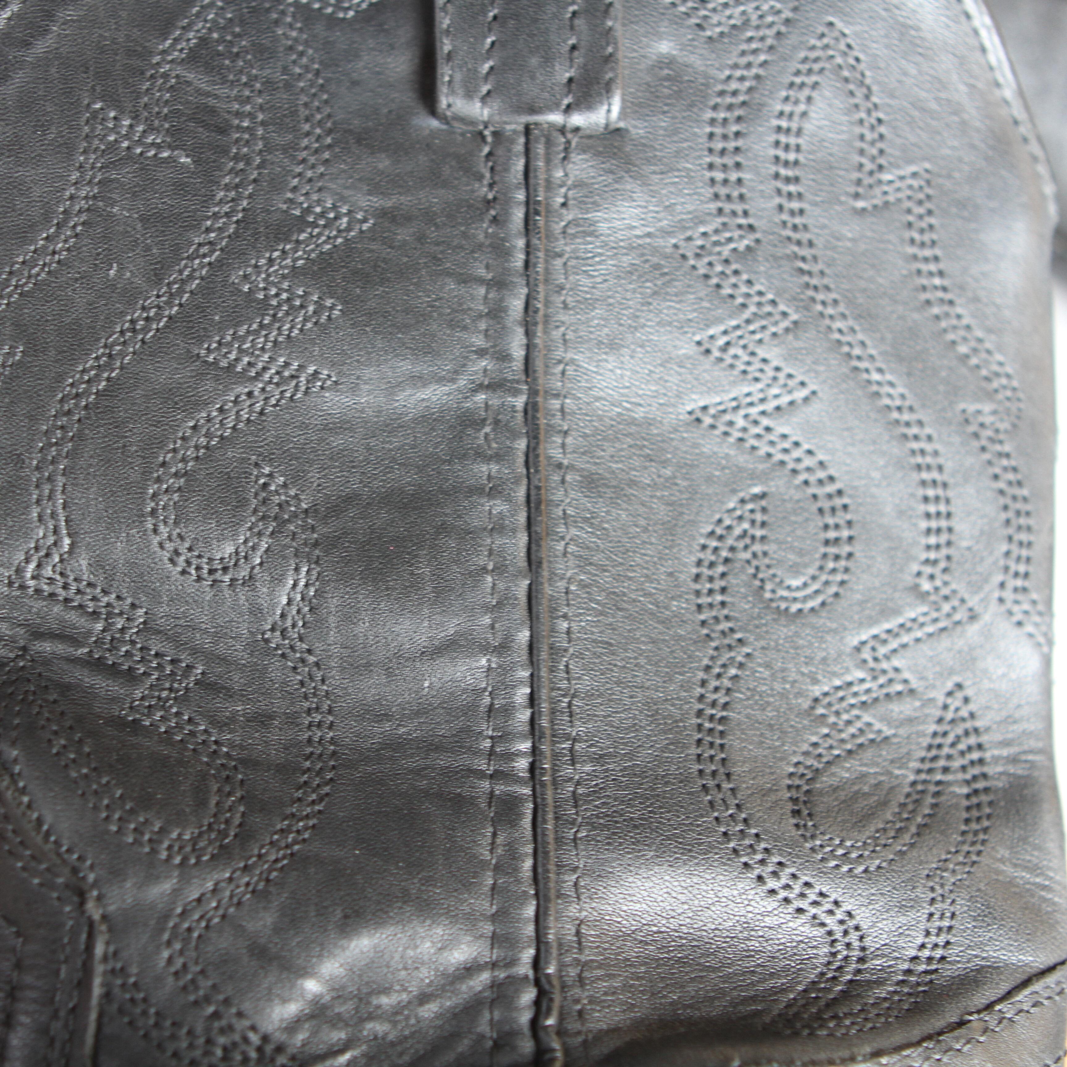 Great western/cowboy boot in black- stitching detail