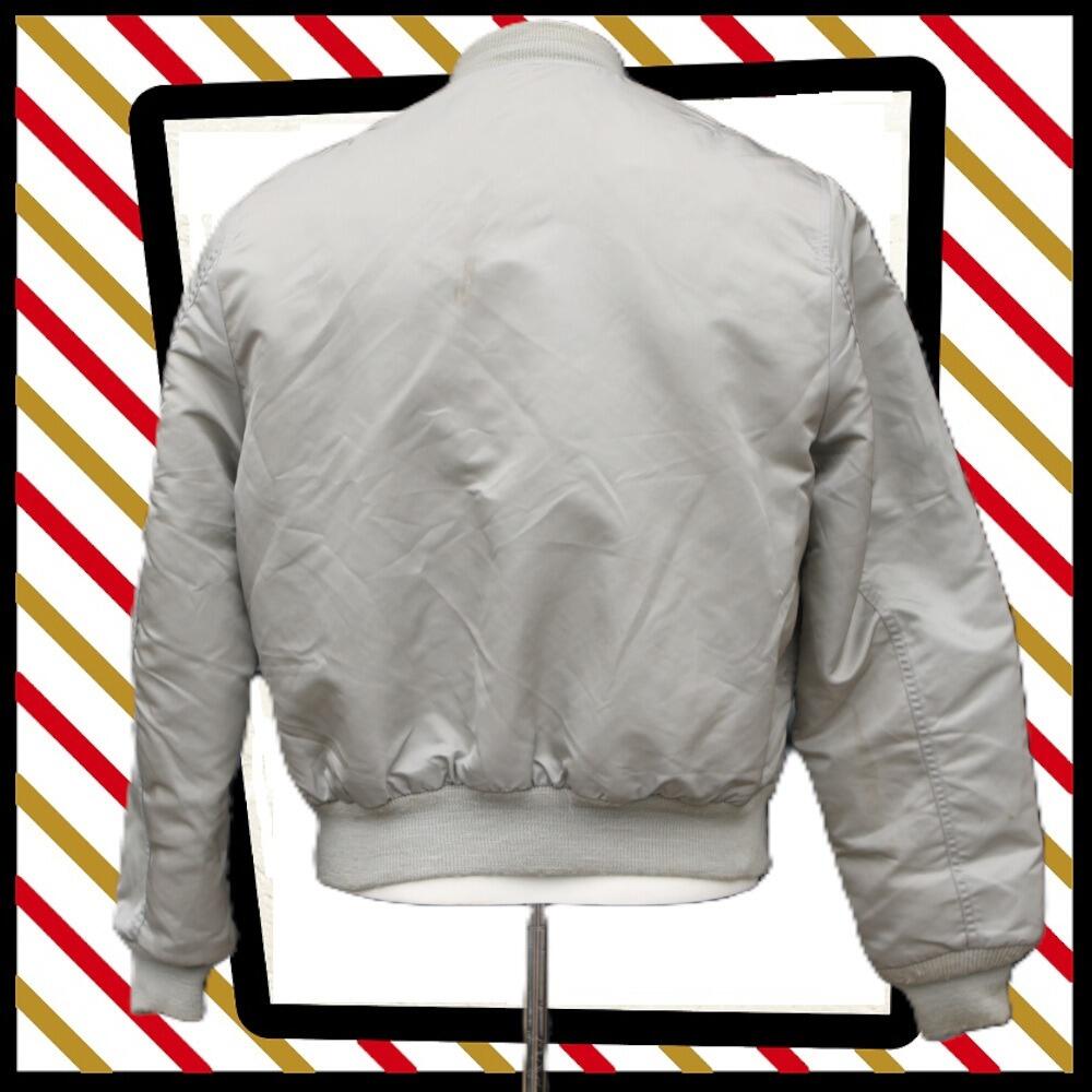 super cool Vintage I Spiewak & Sons Intermediate Flying MA-1 Bomber Reversible JACKET in light grey and black. Zip closure, ribbed collar, cuffs and waistband. Two hand pockets with press stud closure and a zipped pocket on the left arm, fully lined. Can be reversed so also has press stud pockets on the inside whichever way you choose to wear it. 100% nylon Made in USA- rear view