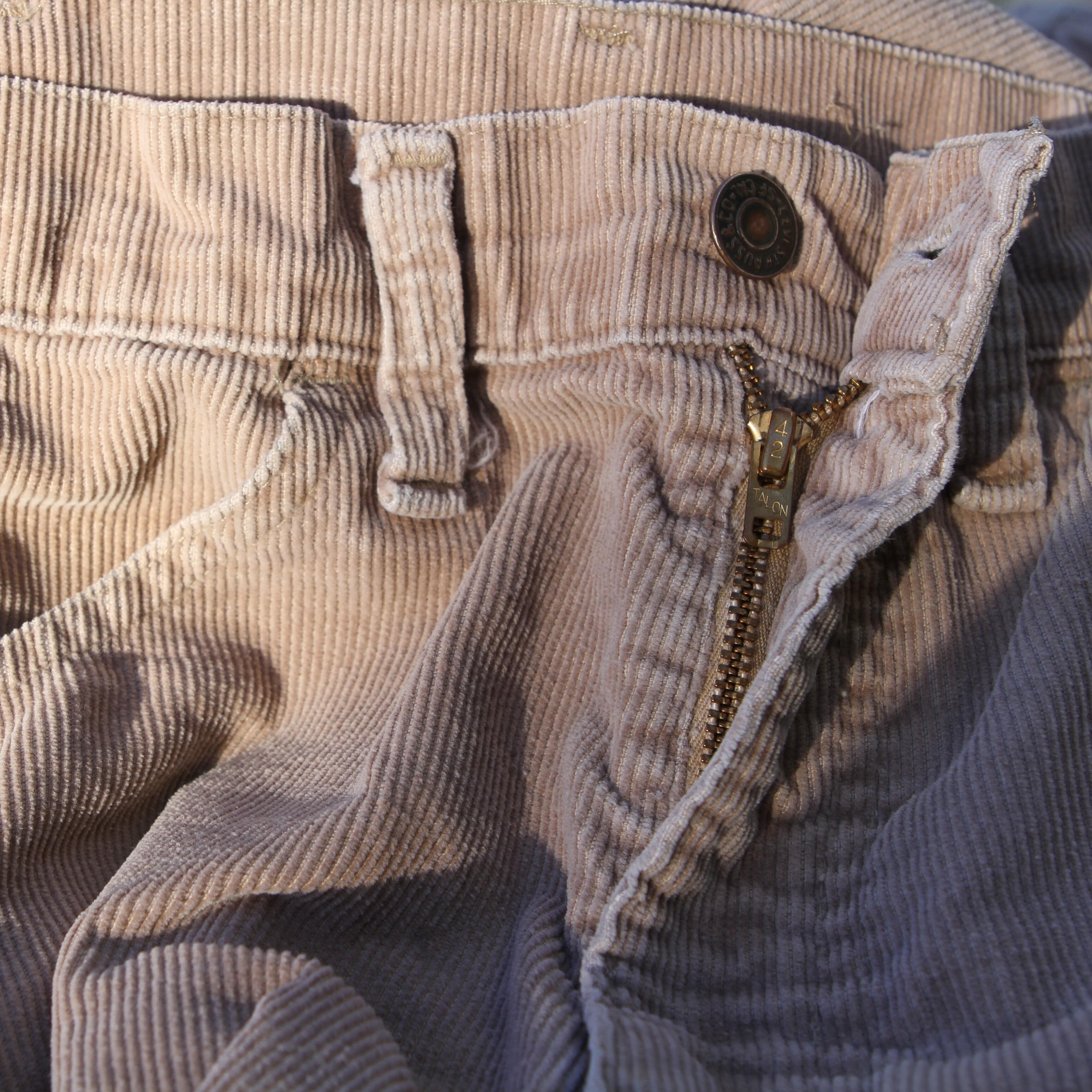 Cool pair of boot cut Levis needlepoint corduroy jeans/trousers- zip detail
