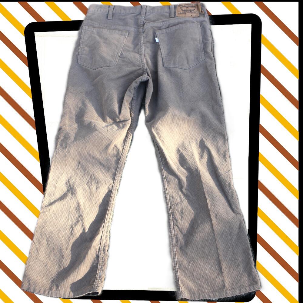 Cool pair of boot cut Levis needlepoint corduroy jeans/trousers.