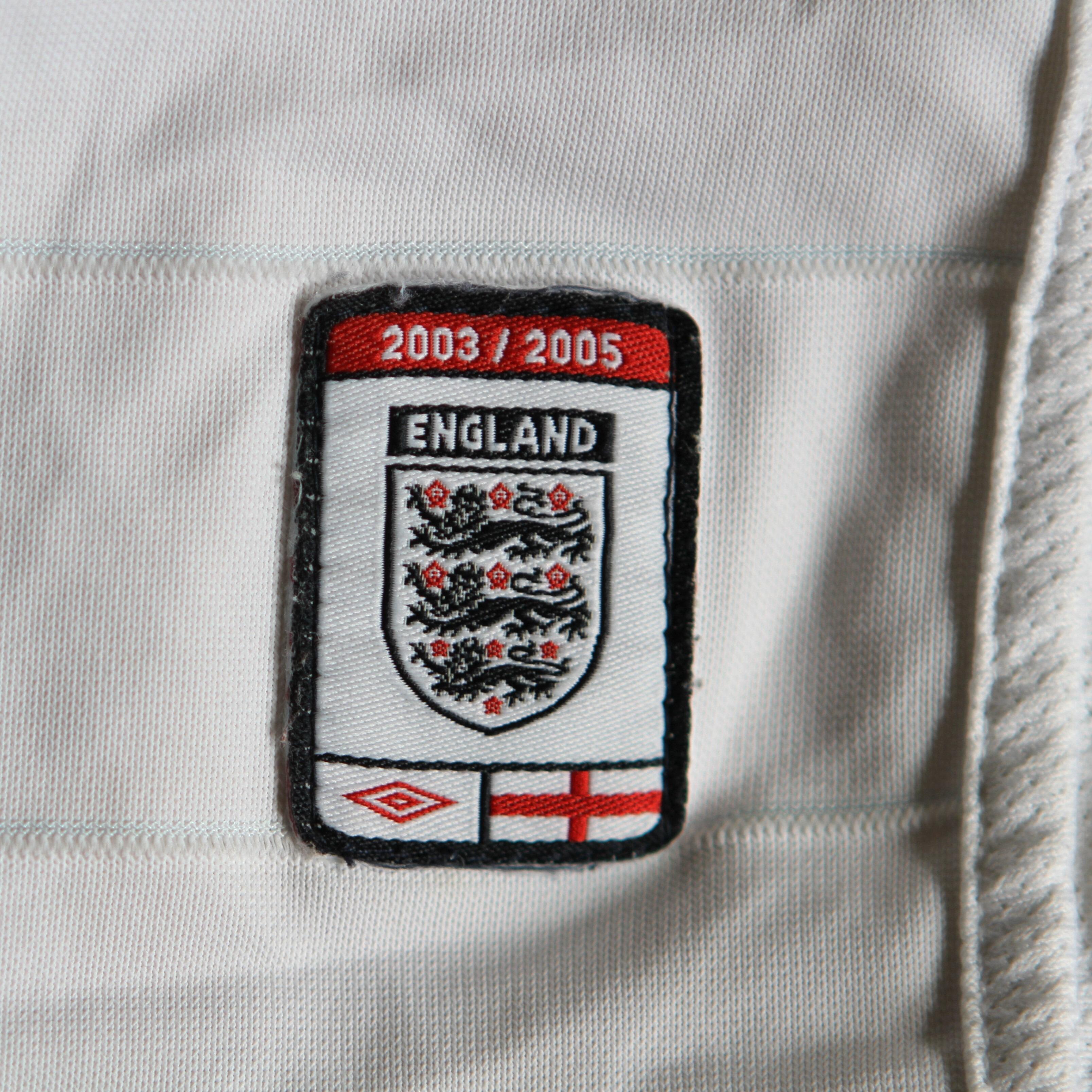 Fabulous 2003-2005 Umbro England national team reversible football jersey- badge