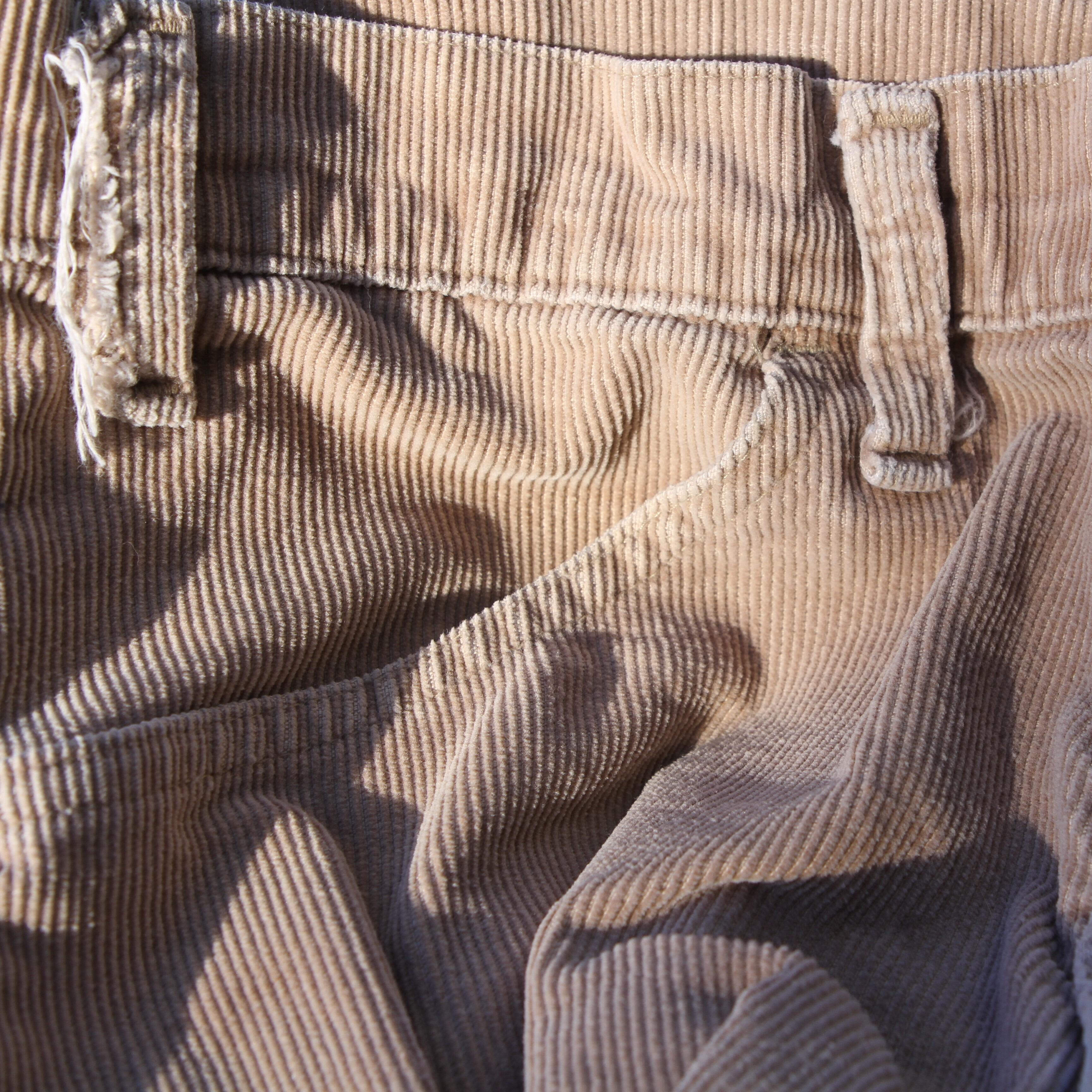Cool pair of boot cut Levis needlepoint corduroy jeans/trousers- frayed beltloop