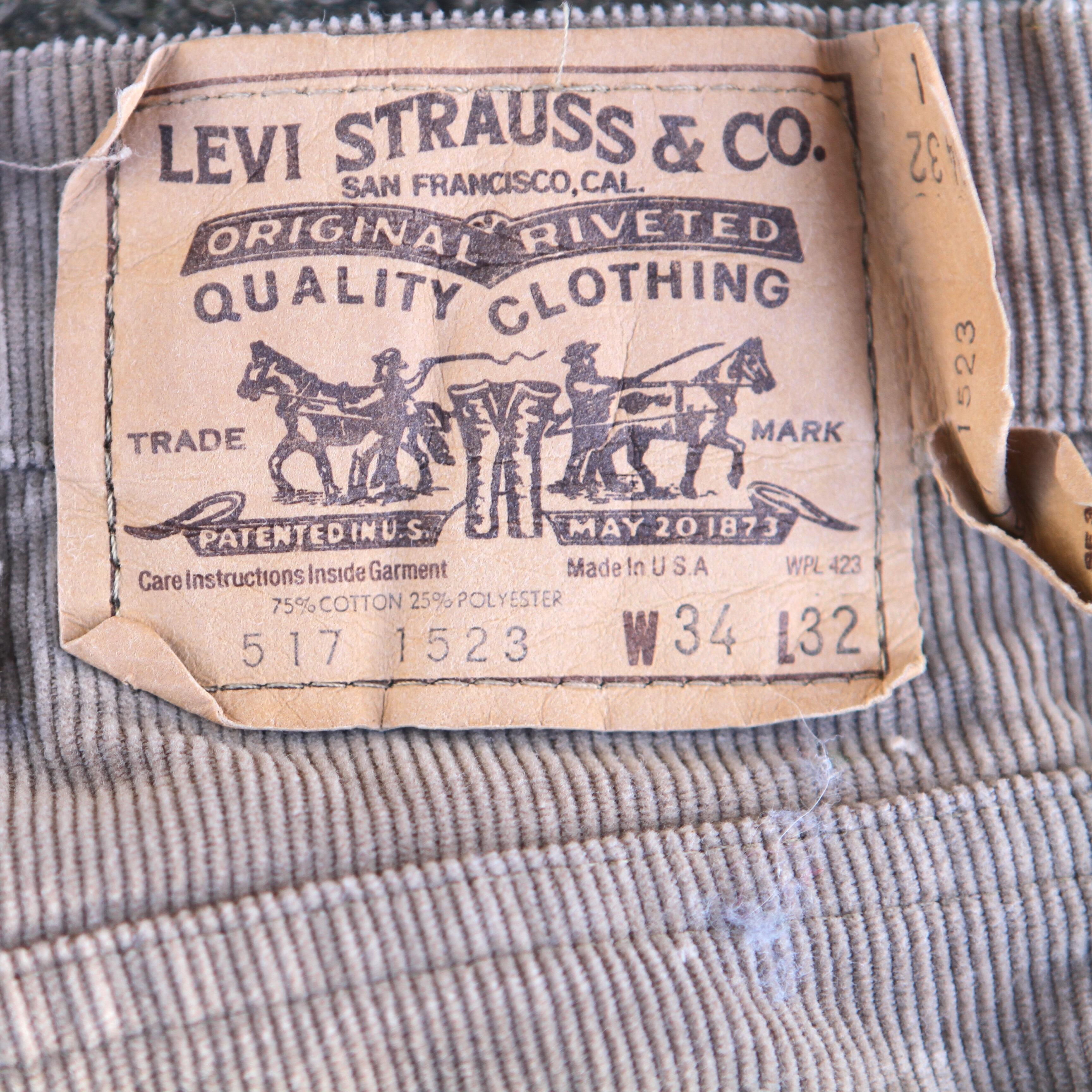 Cool pair of boot cut Levis needlepoint corduroy jeans/trousers-label detail