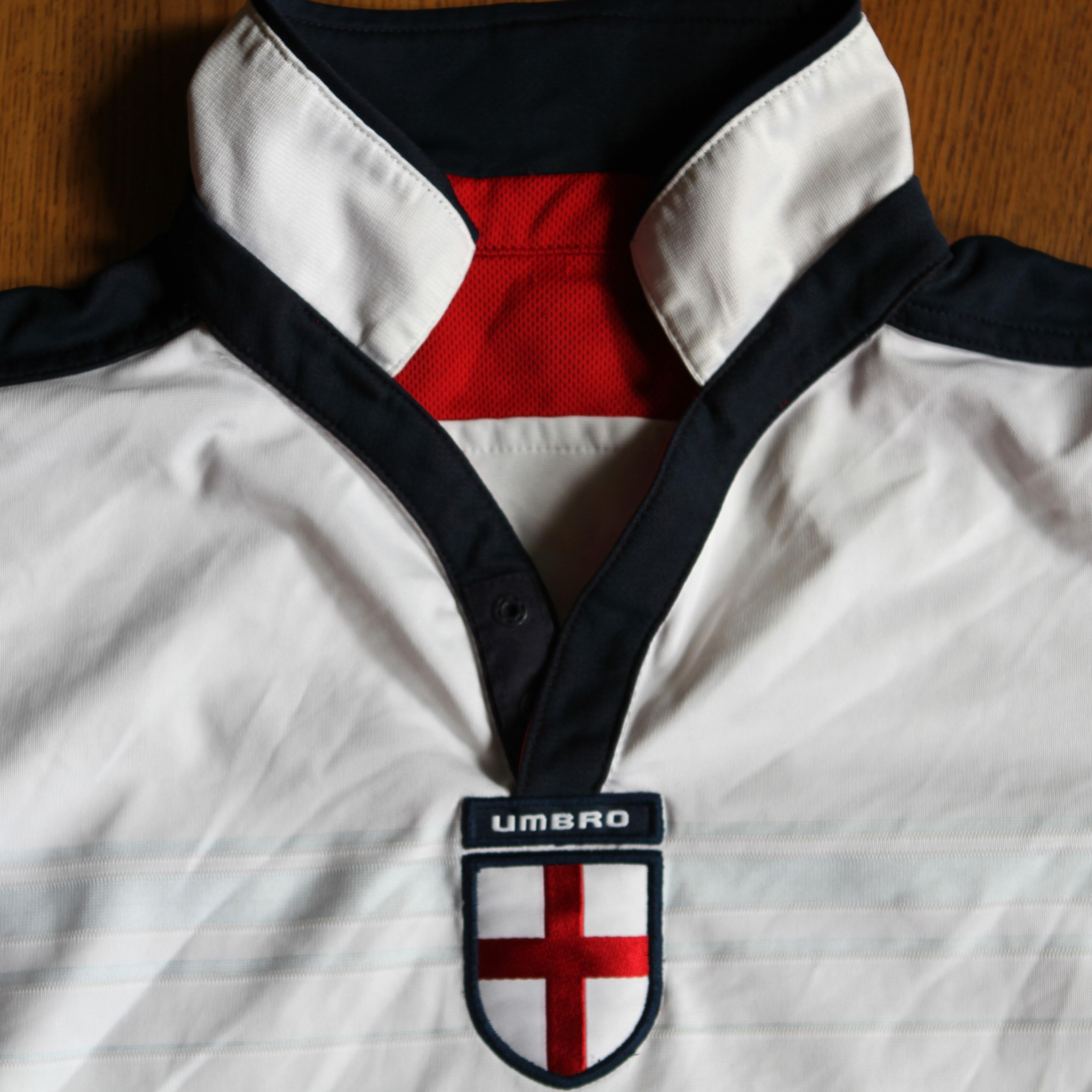 Fabulous 2003-2005 Umbro England national team reversible football jersey- detail