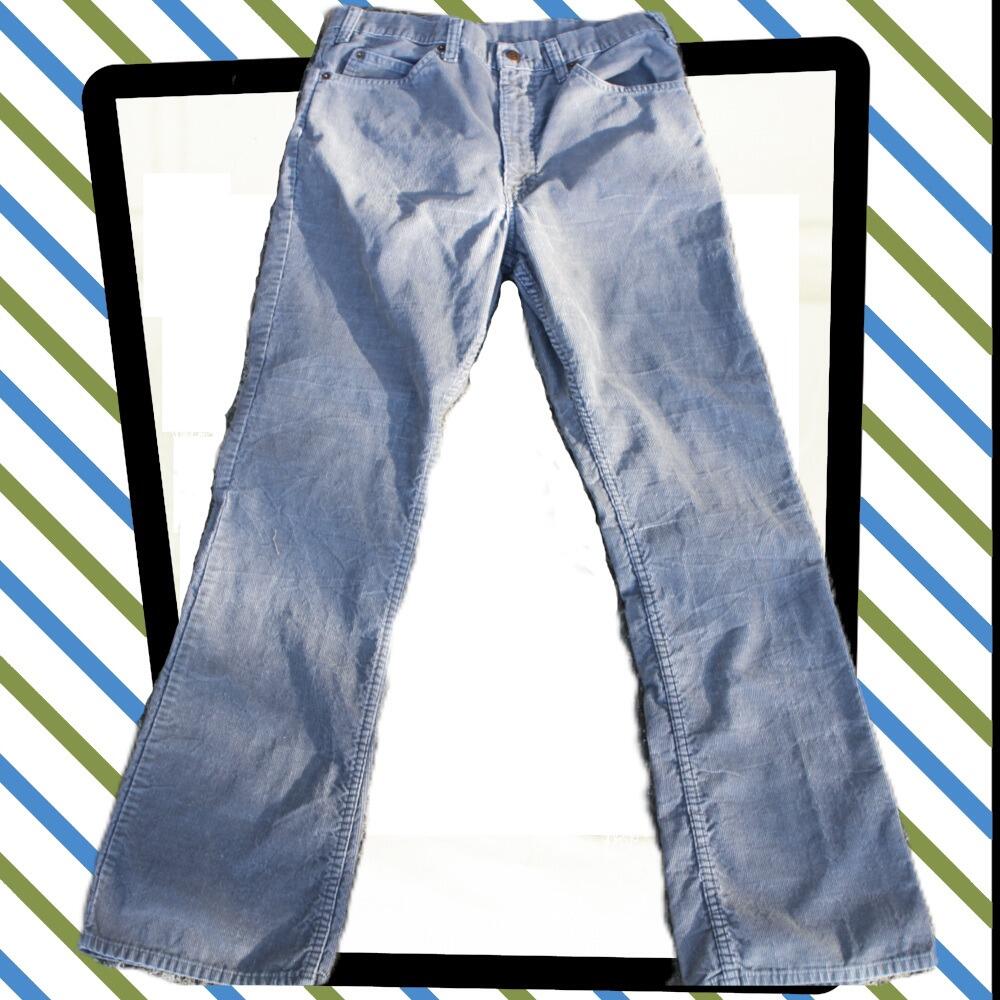 Cool pair of boot cut Levis needlepoint corduroy jeans/trousers- front