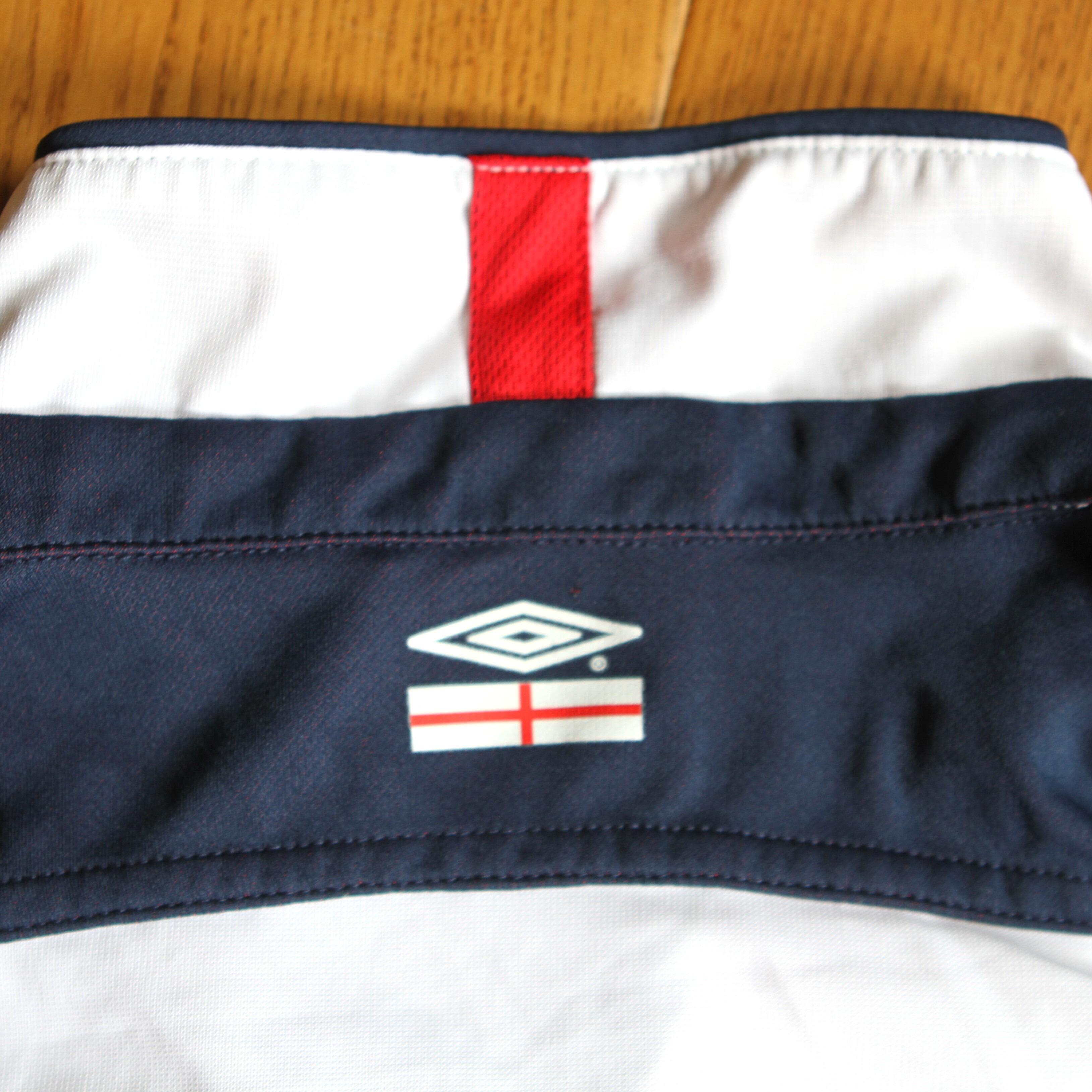 Fabulous 2003-2005 Umbro England national team reversible football jersey- detail