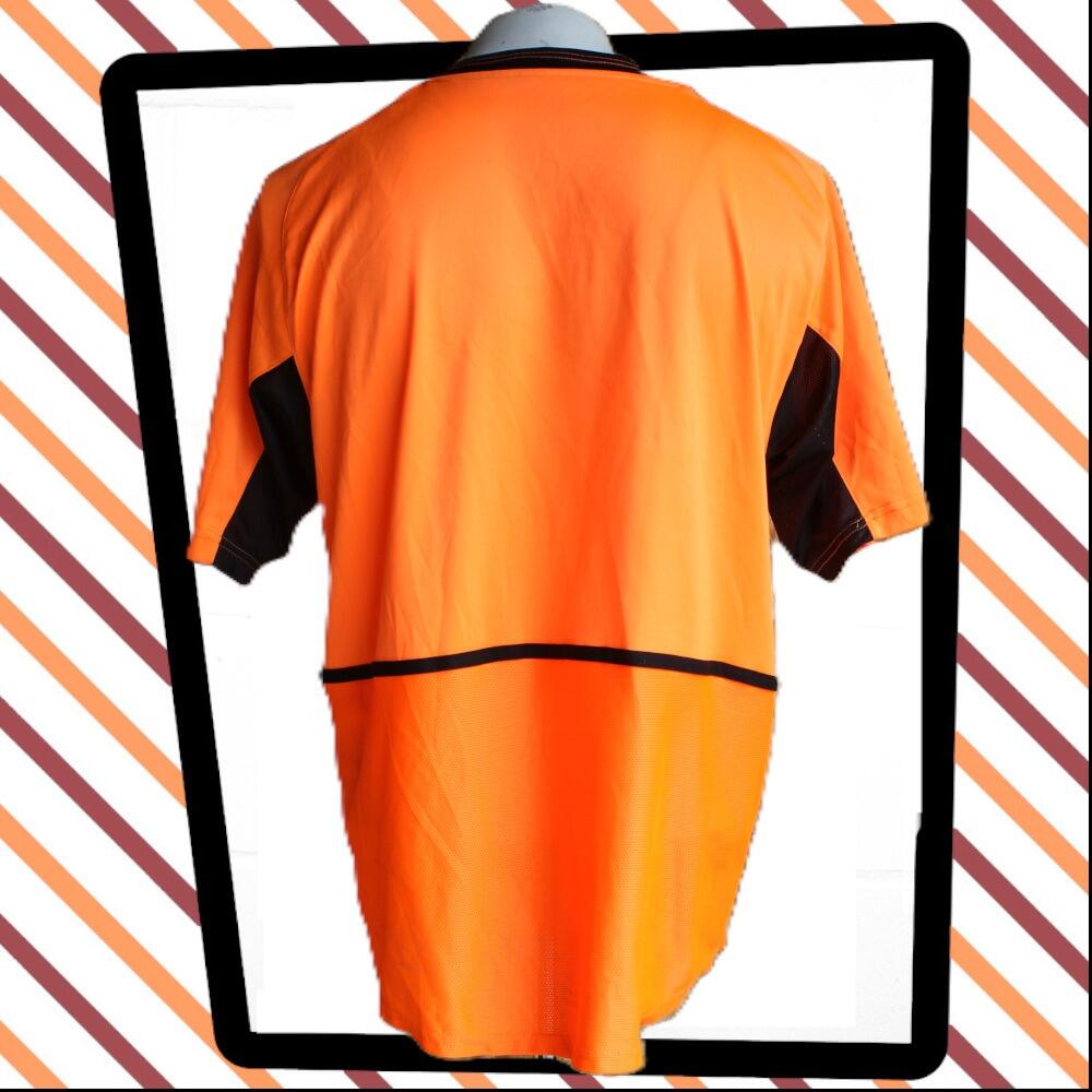 Fantastic Nike 2002-2004 Netherlands home football shirt featuring the KNVB crest- rear view
