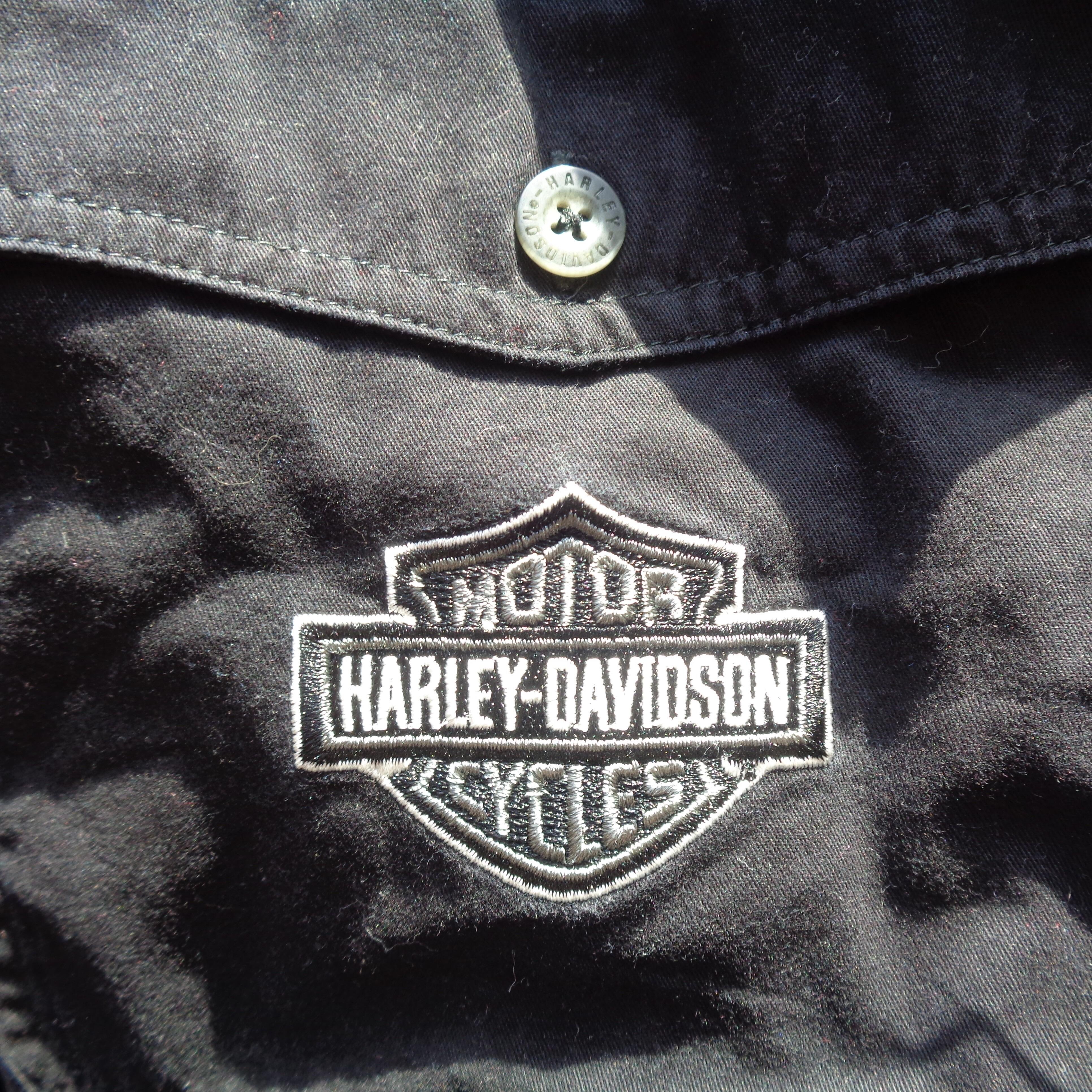 Harley-Davidson shirt in black- pocket detail