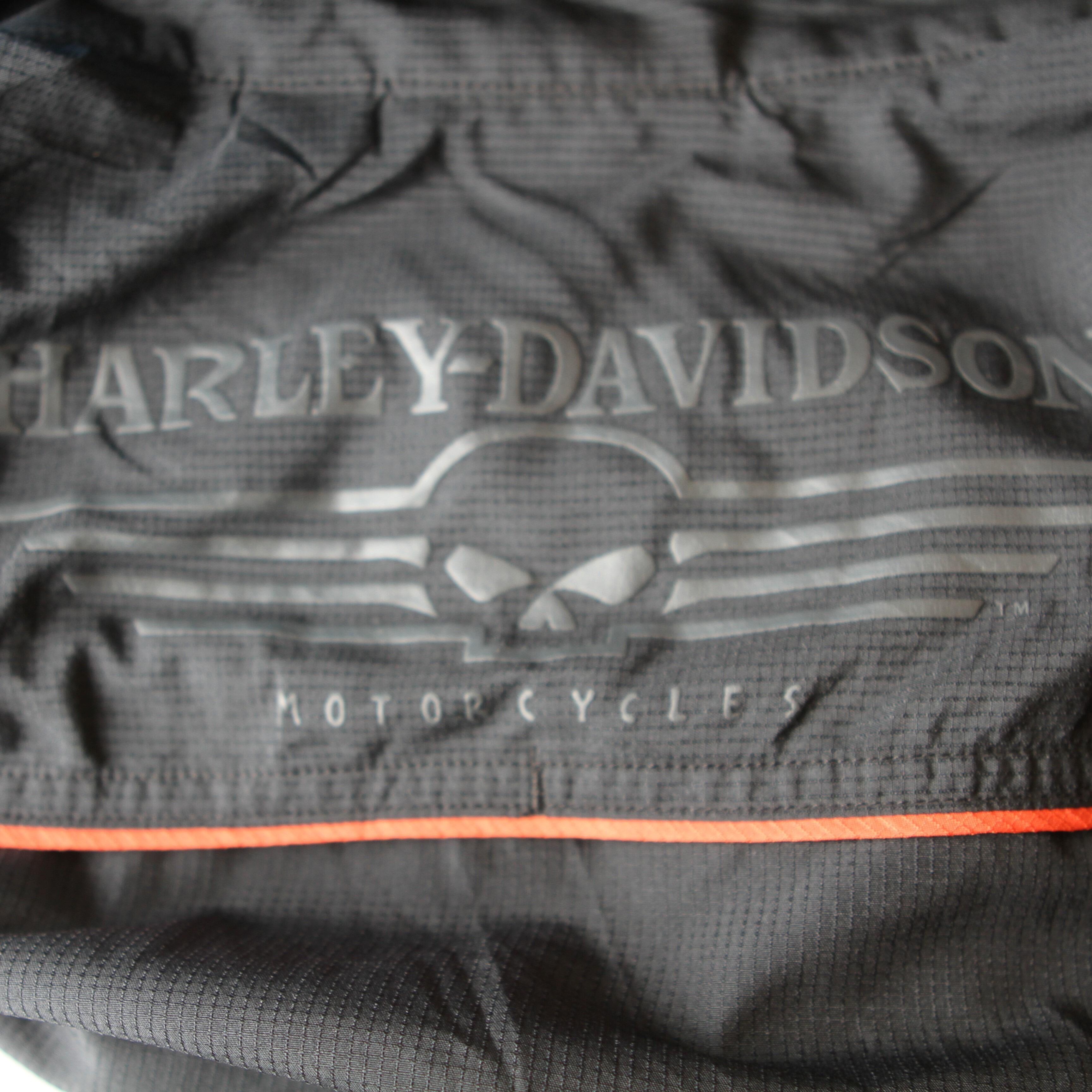 cool Harley-Davidson performance shirt in black- branding