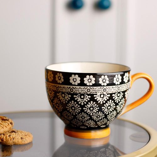 Nisha Tea & Coffee Cup with biscuits