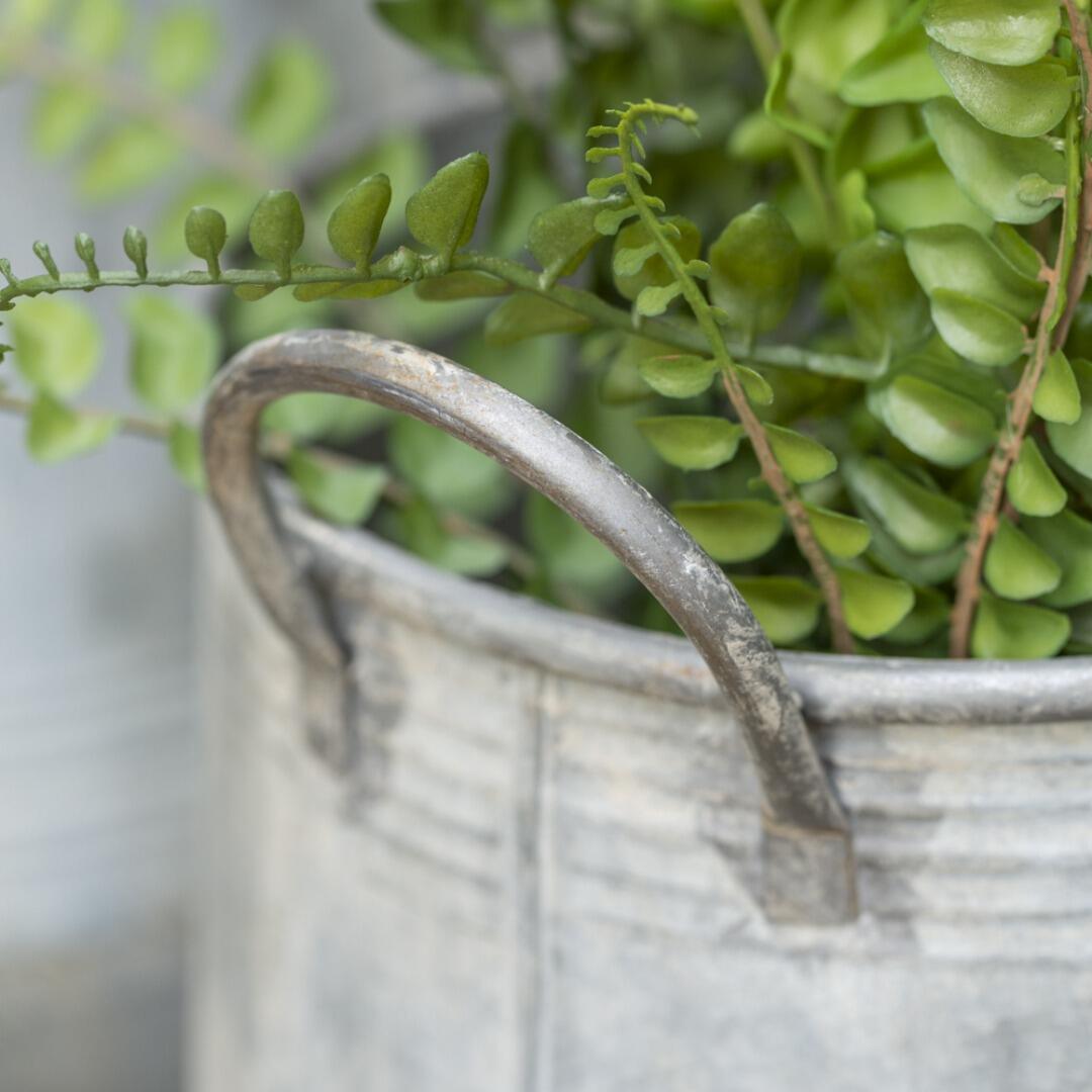 Metal garden planter with handles